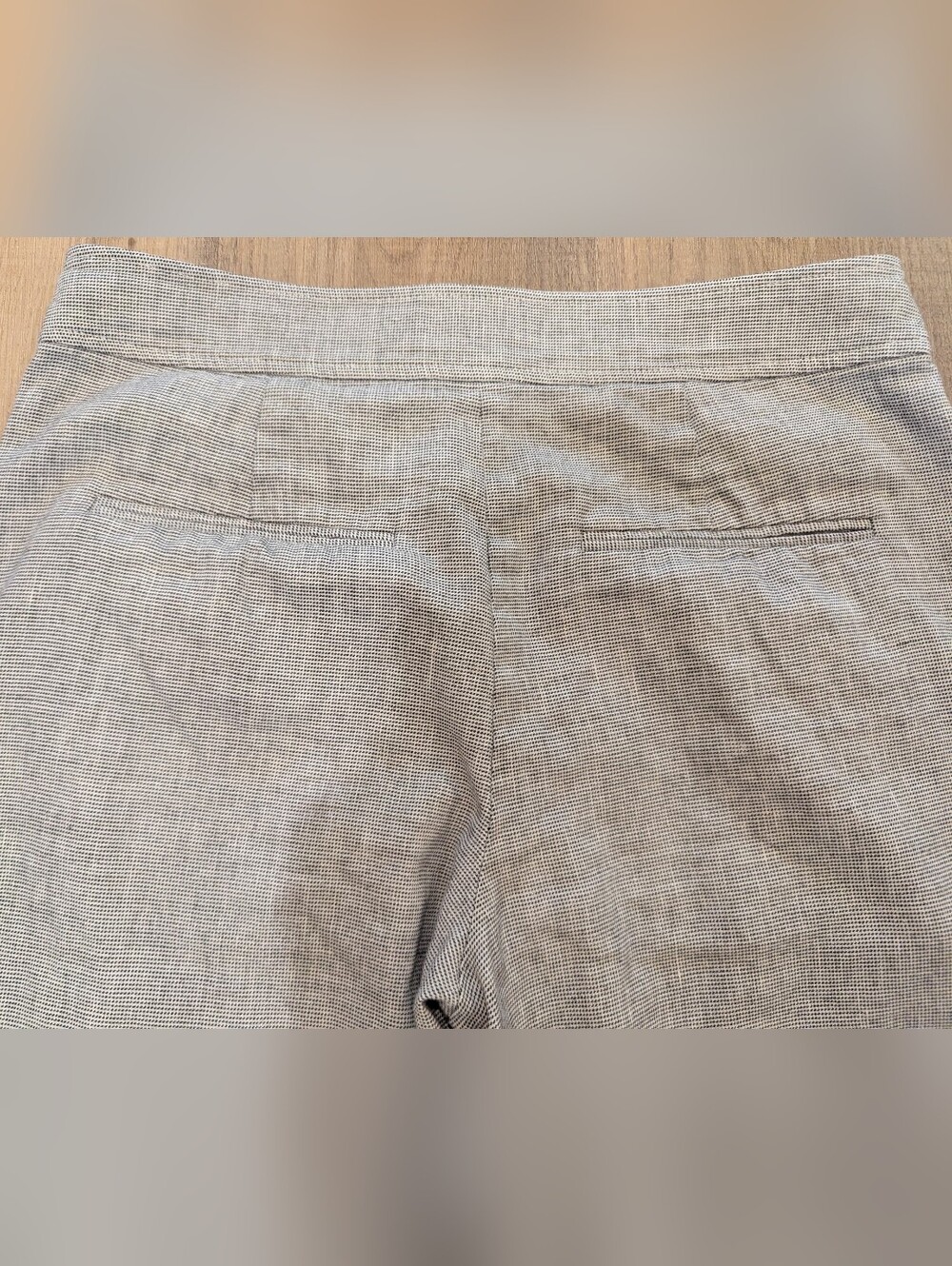 Club Monaco Light Gray Wide-Leg Cropped Capris - Picture 6 of 9